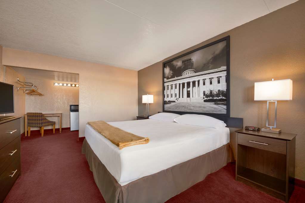 Super 8 By Wyndham Millbury/Toledo Hotel Room photo